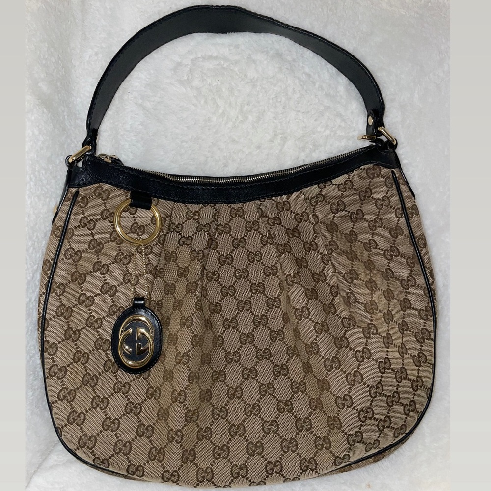 GUCCI
Beige/Black GG Canvas Medium Sukey Hobo Bag